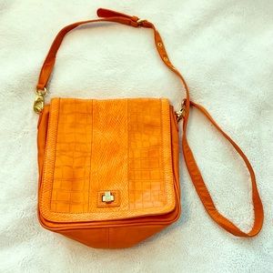 👜 Orange crossbody bag! 👜